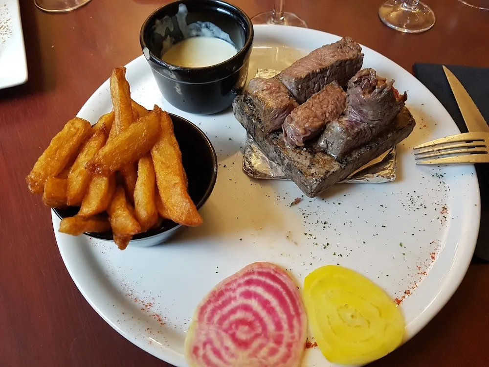Pavé de Boeuf Accompagné de Frites Maison